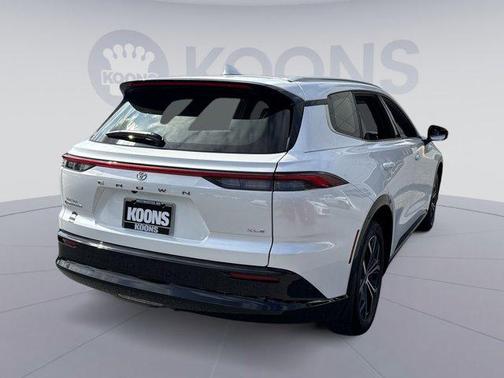 2025 Toyota Crown Signia XLE