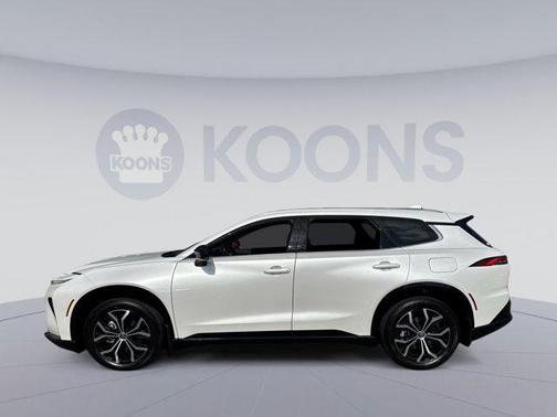 2025 Toyota Crown Signia XLE