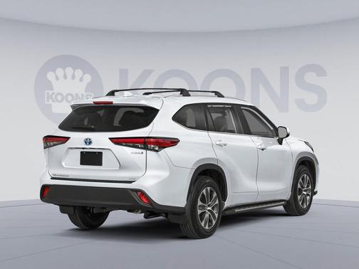 Wind Chill Pearl 2026 Toyota Highlander Hybrid XLE