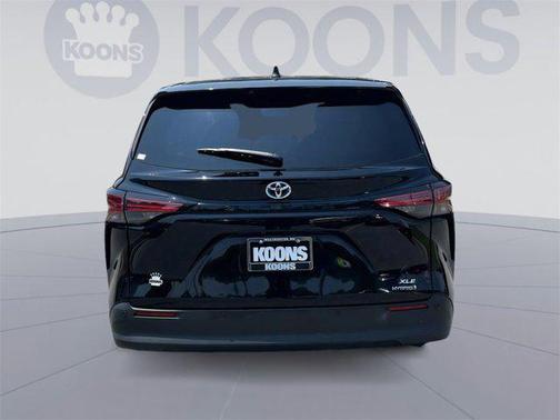 2022 Toyota Sienna XLE 7 Passenger
