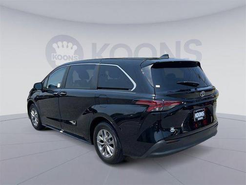 2022 Toyota Sienna XLE 7 Passenger