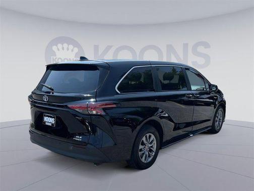 2022 Toyota Sienna XLE 7 Passenger