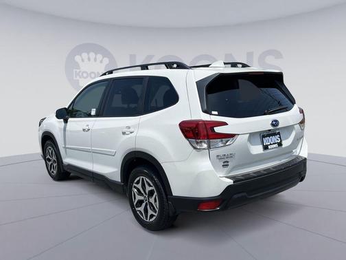 Crystal White Pearl 2023 Subaru Forester Premium