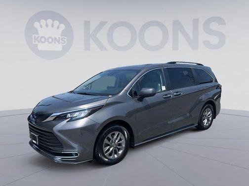2023 Toyota Sienna XLE 8 Passenger