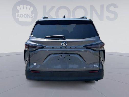2023 Toyota Sienna XLE 8 Passenger