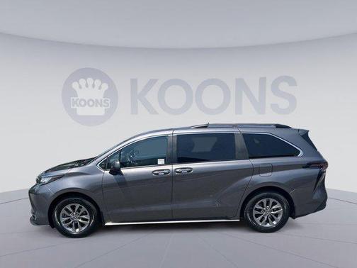 2023 Toyota Sienna XLE 8 Passenger