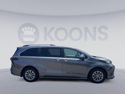 2023 Toyota Sienna XLE 8 Passenger