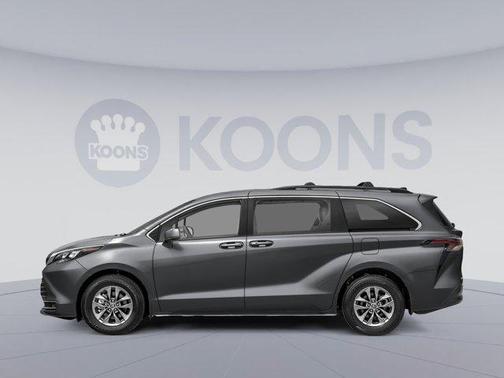 2025 Toyota Sienna LE