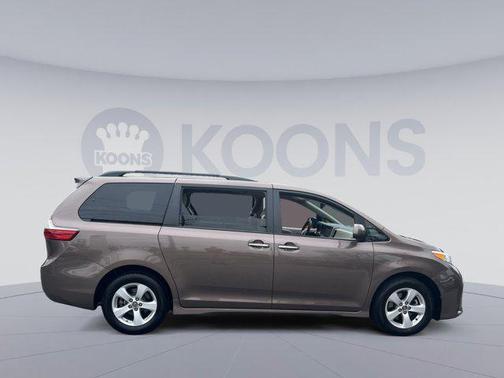 2020 Toyota Sienna LE