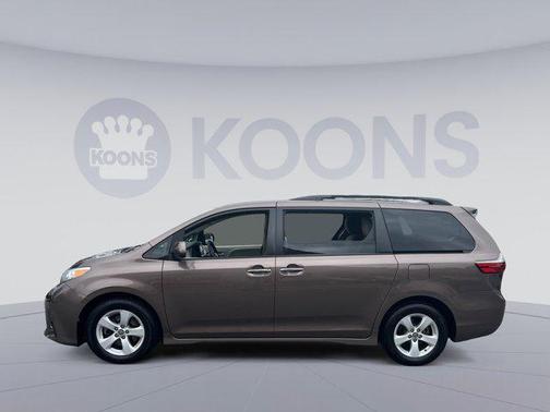 2020 Toyota Sienna LE
