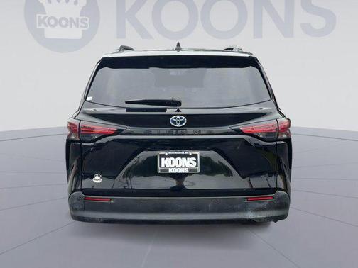2022 Toyota Sienna XLE 7 Passenger