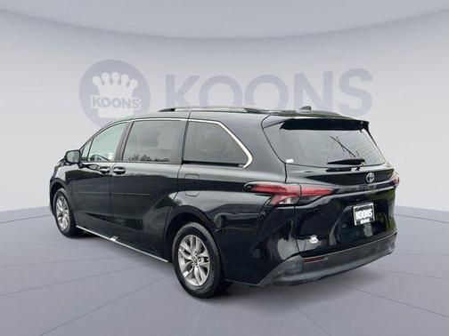 2022 Toyota Sienna XLE 7 Passenger