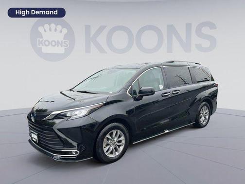 2022 Toyota Sienna XLE 7 Passenger