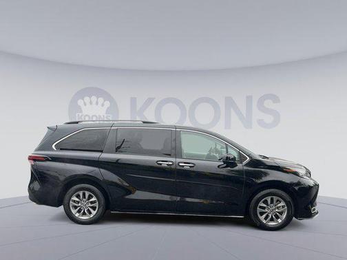 2022 Toyota Sienna XLE 7 Passenger