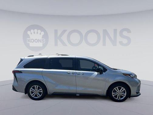 2022 Toyota Sienna XSE 7 Passenger
