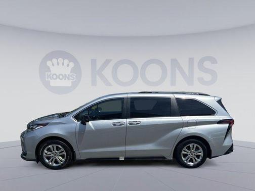 2022 Toyota Sienna XSE 7 Passenger