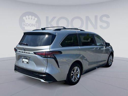2022 Toyota Sienna XSE 7 Passenger