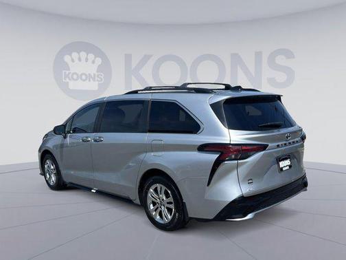 2022 Toyota Sienna XSE 7 Passenger