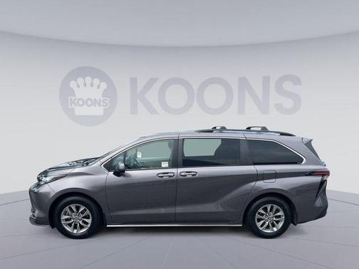 2022 Toyota Sienna XLE 8 Passenger