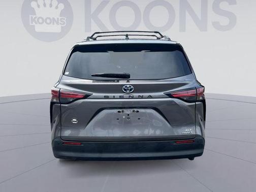 2022 Toyota Sienna XLE 8 Passenger