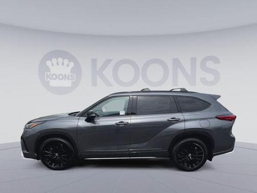 Magnetic Gray Metallic 2023 Toyota Highlander XSE