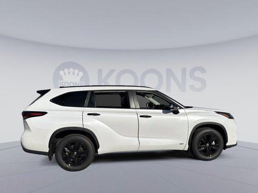 2025 Toyota Highlander Hybrid XLE