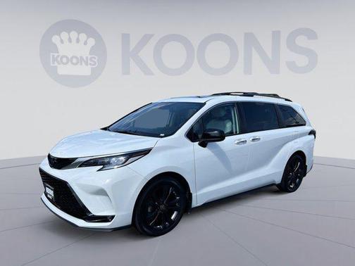 2022 Toyota Sienna XSE 7 Passenger