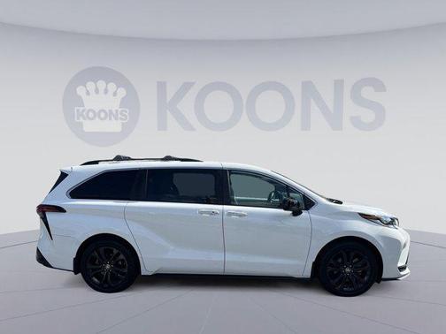 2022 Toyota Sienna XSE 7 Passenger