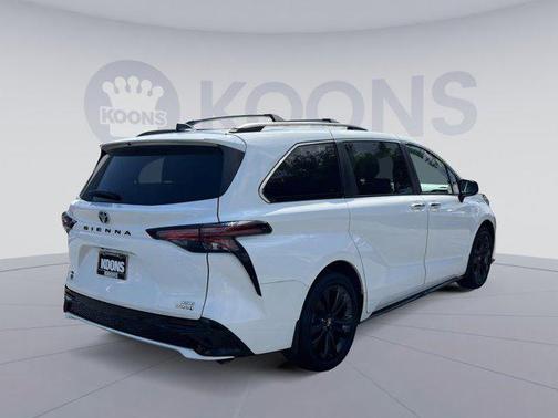 2022 Toyota Sienna XSE 7 Passenger