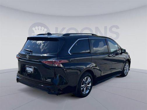 2021 Toyota Sienna XSE 7 Passenger