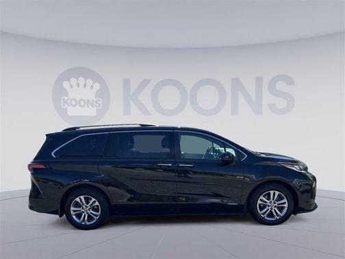 2021 Toyota Sienna XSE 7 Passenger