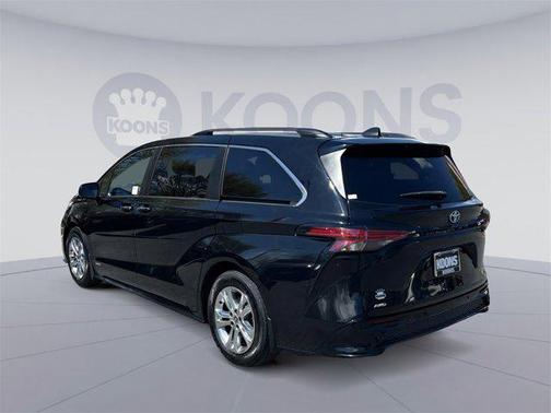 2021 Toyota Sienna XSE 7 Passenger