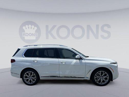 Alpine White 2024 BMW X7 xDrive40i