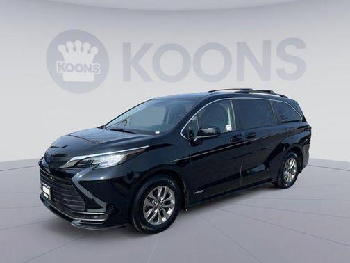 2021 Toyota Sienna LE