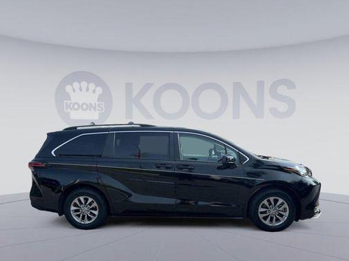 2021 Toyota Sienna LE