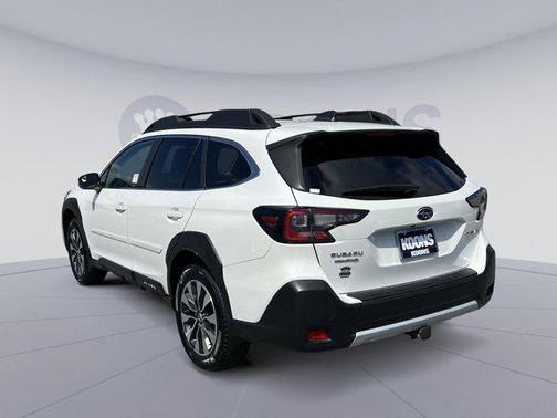 Crystal White Pearl 2023 Subaru Outback Limited