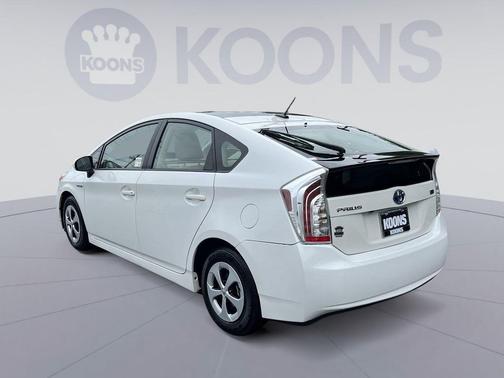 Blizzard Pearl 2015 Toyota Prius Three