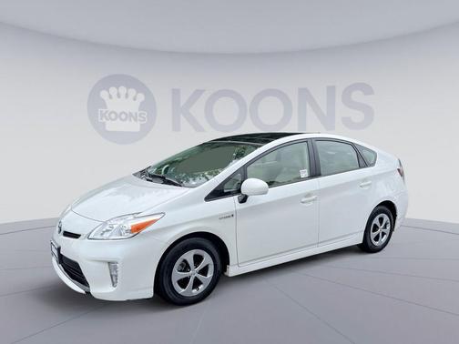 Blizzard Pearl 2015 Toyota Prius Three