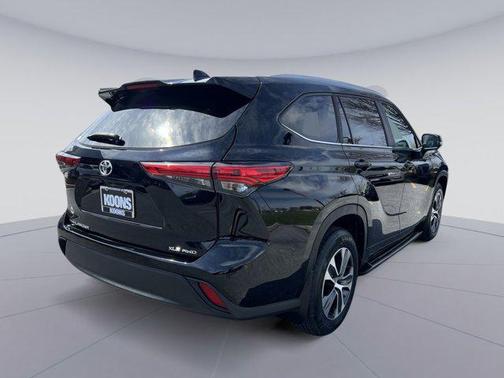 Midnight Black Metallic 2023 Toyota Highlander XLE