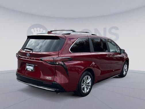 2024 Toyota Sienna Limited 7-Passenger