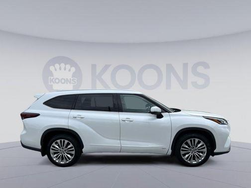 Wind Chill Pearl 2025 Toyota Highlander Hybrid Platinum
