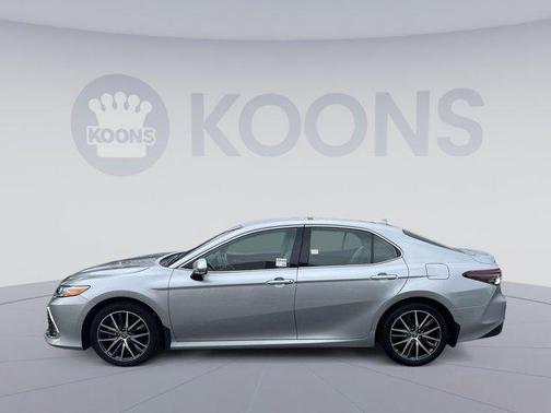2023 Toyota Camry Hybrid XLE
