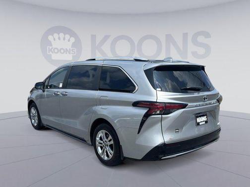 2023 Toyota Sienna Platinum 7 Passenger