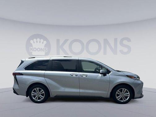 2023 Toyota Sienna Platinum 7 Passenger