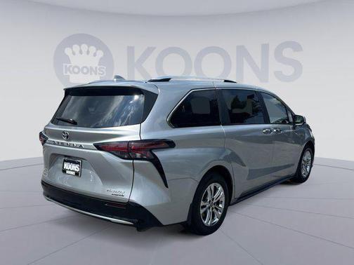 2023 Toyota Sienna Platinum 7 Passenger