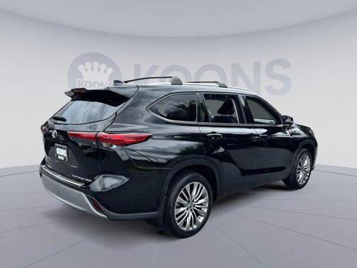 2022 Toyota Highlander Platinum