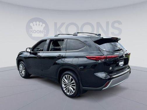 2022 Toyota Highlander Platinum