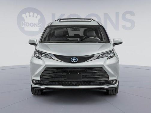 2025 Toyota Sienna Woodland Edition