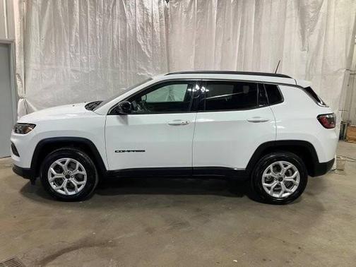 Bright White Clearcoat 2025 Jeep Compass Latitude