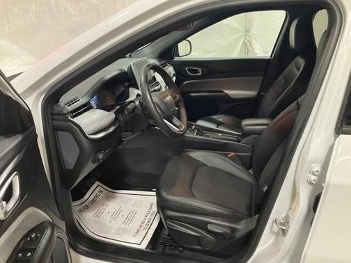 Bright White Clearcoat 2025 Jeep Compass Latitude